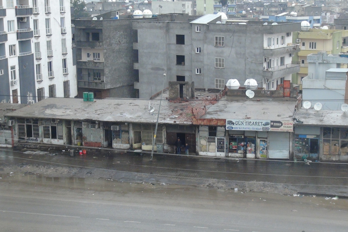 Cizre’de kaçak akaryakıt baskını Cizre’de kaçak akaryakıt baskını